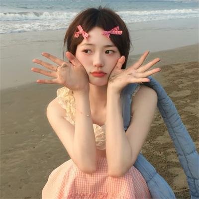 午夜下的刺花 海报