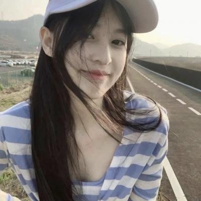 她在这里 海报